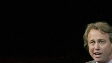 J Mays, vicepresidente de diseño del Grupo Ford, muestra el concepto de la Ford Bronco durante el North American International Auto Show en Detroit