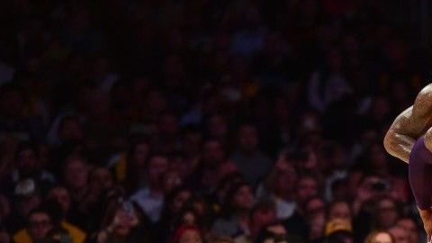 El duelo final entre Kobe Bryant y LeBron James fue por momentos espectacular. La leyenda de los Lakers dio un partidazo.