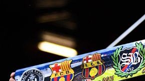 Las aficiones radicales de Valencia y Barcelona se enfrentaron sin cuartel.