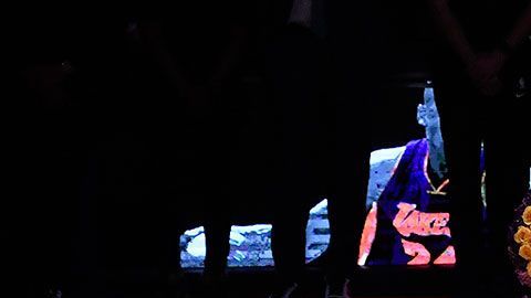 El cantante Usher cantó el tema "Amazing Grace".