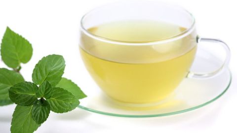 Al té de tila también se le atribuyen beneficios para mejorar la circulación y combatir la hipertensión.