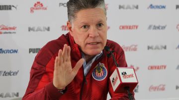 Peláez está siendo criticado por sus plegarias.