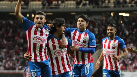 Chivas solo prestaría a JJ Macías o Alexis Vega.