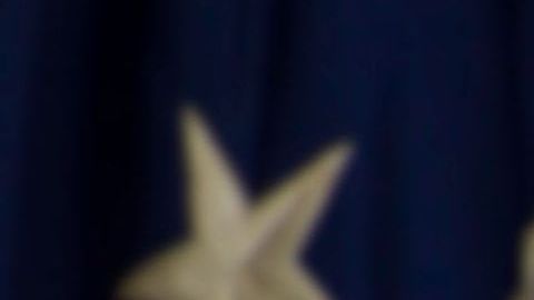 Retrato oficial de la astronauta de la NASA Christina Koch.