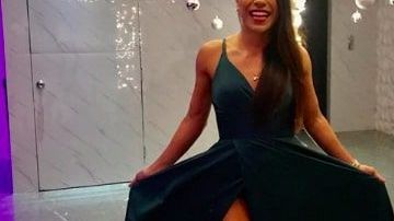 A Kenia le encanta posar para la lente.