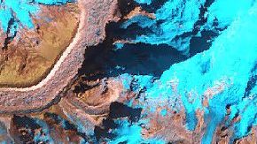 El deshielo del glaciar Kokthang, en Sikkim Himalaya, India, duplica el tamaño del lago.