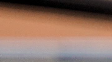 El teniente Gibran Cruz (d) junto a su madre y hermana (i).