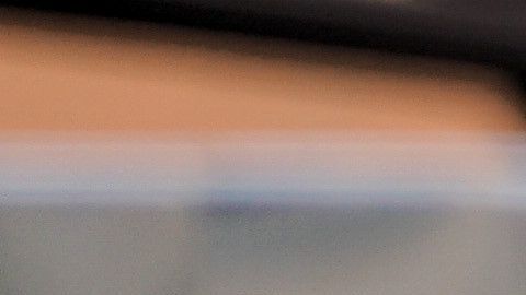 El teniente Gibran Cruz (d) junto a su madre y hermana (i).