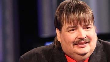 Leo Fernández se encuentra respondiendo al tratamiento al que ha sido sometido, según han explicado sus hijos.