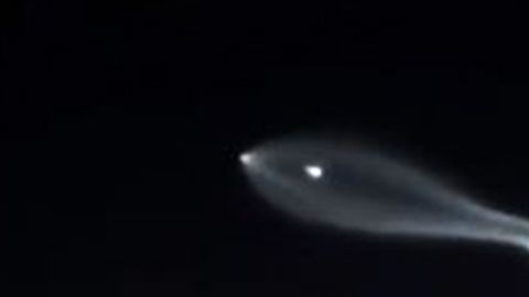 La sorpresa de ver tal aparición en el cielo hizo que las agencias del orden se inundaran de reportes al respecto.