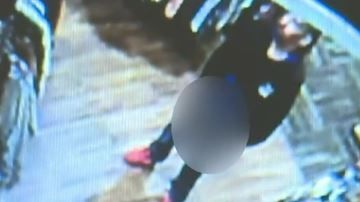 El sospechoso aparece en el video.