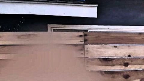 Mensaje racista antes de la deportación.