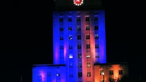 Houston le rinde tributo  a Kobe Bryant.