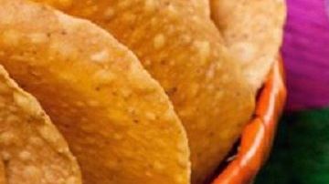 El pozole es un platillo de origen náhuatl y su nombre significa "espuma" ya que se utilizan granos de maíz cacahuazintle.