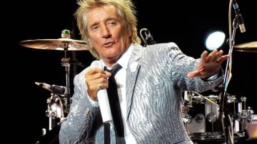 Rod Stewart protesta contra los recortes de Medicaid.