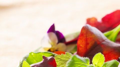 Integra una porción de lechuga durante la cena para combatir de manera natural el insomnio.