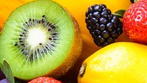 Para estimular la pérdida de peso opta por frutas con alto contenido en agua como la sandía y la piña.