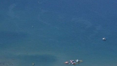 Sicilia es una isla italiana con construcciones escalonadas por sus colinas.