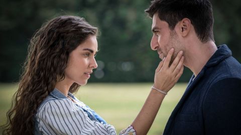 Claudia Martín y Osvaldo de León protagonizan telenovela "Sin Tu Mirada"