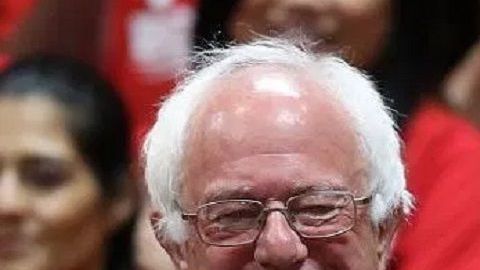 Donald Trump y Bernie Sanders lideran las recaudaciones de fondos electorales.