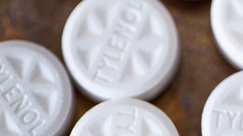 La empresa vendía más caro el Tylenol para bebés, a pesar que era igual que el Tylenol para niños.