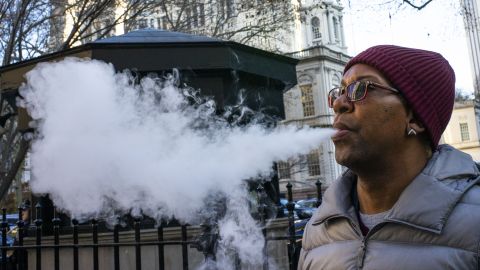 El menos 230 personas habían enfermados en todo Nueva York a causa del vapeo, hasta el 14 de enero.