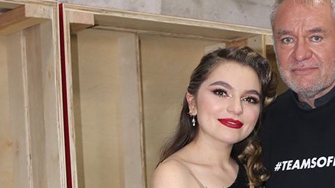 El Güero Castro apoyando a su hija Sofía