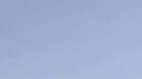 VIDEO: Marea de migrantes intenta cruzar a México; Guardia Nacional les rocía gas pimienta