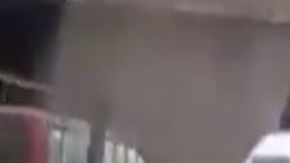 VIDEO: Policías así protegen al CJNG, le obstruyen el paso a militares