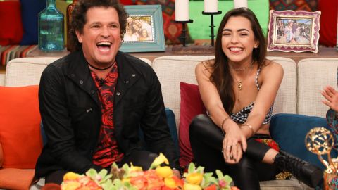 Carlos Vives junto a su hija y la modelo Lucy Vives.