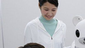 Japón impulsa su tecnología robótica para ayudar a las personas mayores.