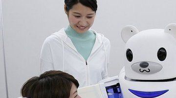 Japón impulsa su tecnología robótica para ayudar a las personas mayores.