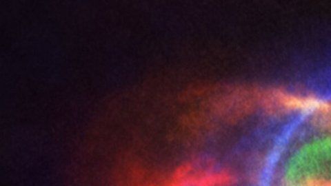 Las estrellas combatientes son el punto brillante en en medio de los anillos de colores.