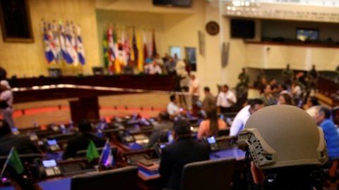 Crisis en El Salvador.