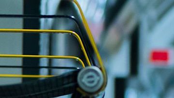 Sam Rowley pasó cinco noches tendido en el piso de un andén en el metro de Londres para lograr esta imagen.