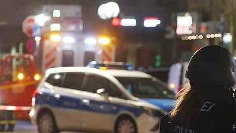 La policía y unos helicópteros se hicieron presentes en la escena.