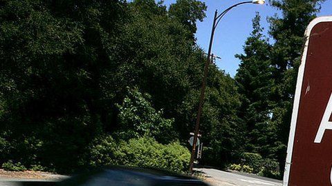 El ingreso promedio de un hogar en Atherton es de más de $525,000 al año.