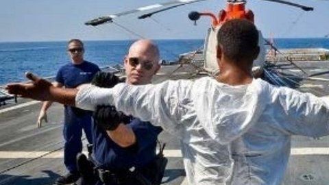 En 2017, USCG detuvo al menos a 700 personas que transportaban droga en altamar.