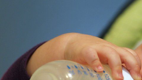 ¿Quién controla el contenido de azúcar en los alimentos para bebés?