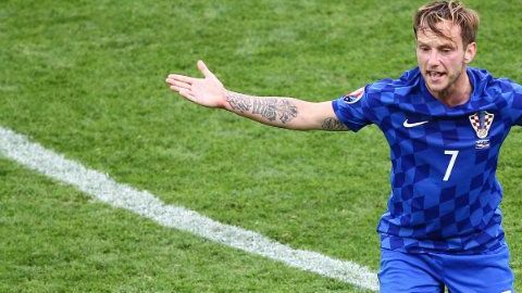 Pese al susto, Rakitic continúa de vacaciones con su familia.