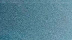 Los seguidores de cada candidato esperan en sus respectivas sedes.