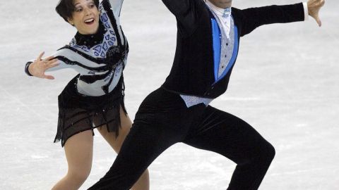 Sarah Abitbol y Stephane Bernadis durante una competencia europea de patinaje artístico en el 2002.