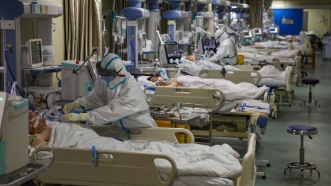 Solo en la provincia china de Hubei hay unos 25,000 .hospitalizados.