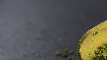 La espirulina es un poderoso antioxidante con grandes propiedades antiinflamatorias, fortalece al sistema inmunitario.