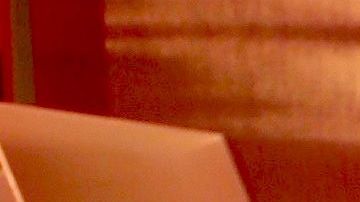 Alexa Dellanos posa junto a su mamá, Myrka Dellanos, en el set de Al Rojo Vivo.