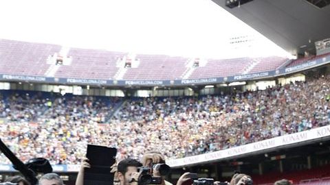 La presentación de Dembelé con el Barça pudo ser un presagio de lo que pasaría después...