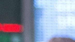 Aeropuertos chinos revisan la temperatura corporal de los pasajeros.