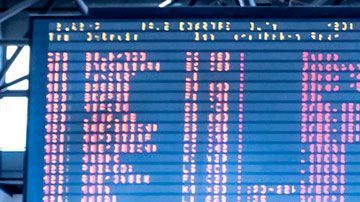 Sin que te des cuenta, los aeropuertos tienen métodos para motivarte a desembolsar más billetes.