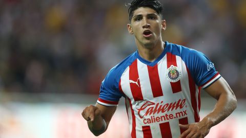 El ex delantero de Chivas está empezando una nueva vida.