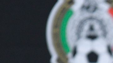 Adonai Escobedo revisó la jugada en el VAR.